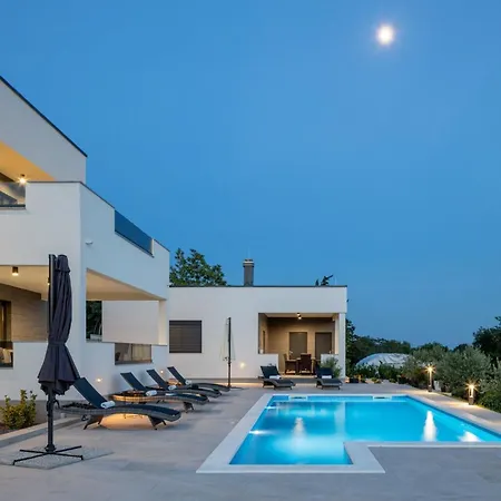 Villa Bura *